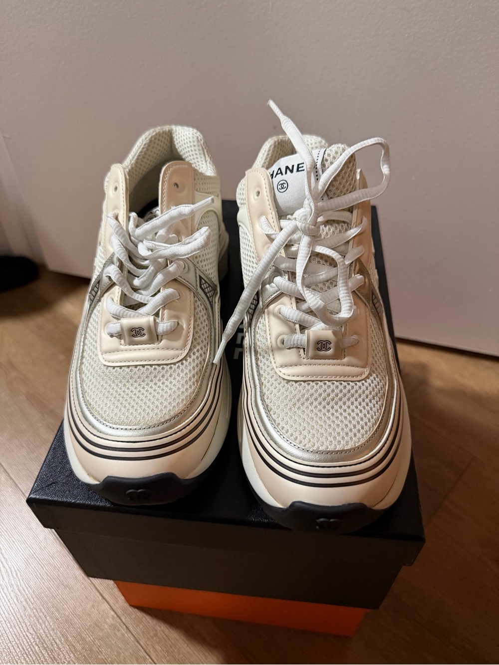 CHANEL White & Gold Wave-Trim Low-Top Sneakers - Picture 8 of 8
